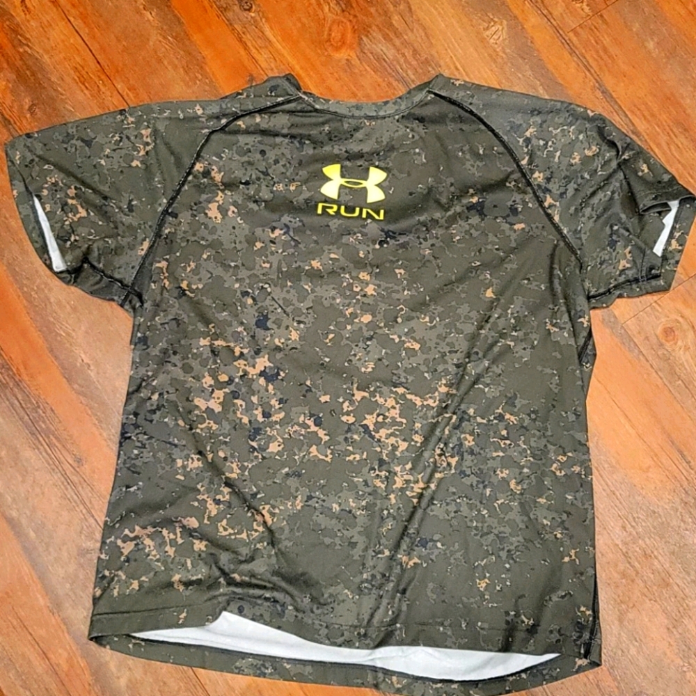 Under Armour tshirt